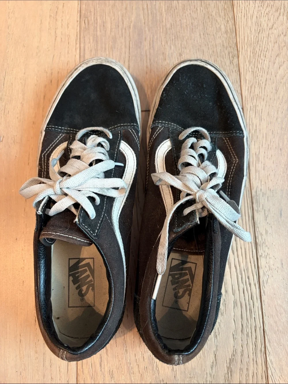 Vans men’s old Skool Black and White Low-Top Skate Sneakers